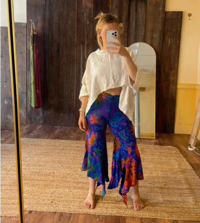 Pantalones de yoga hippies bohemios con efecto tie-dye, elásticos y teñidos a mano